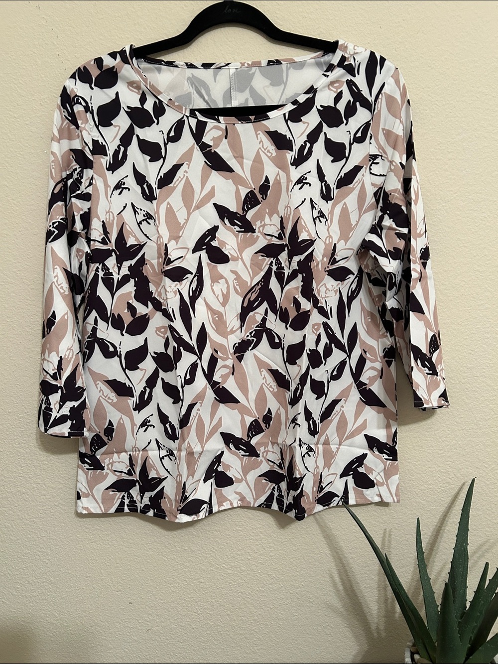 Womens Beige & Black Leaf-Print 3/4 Sleeve Top